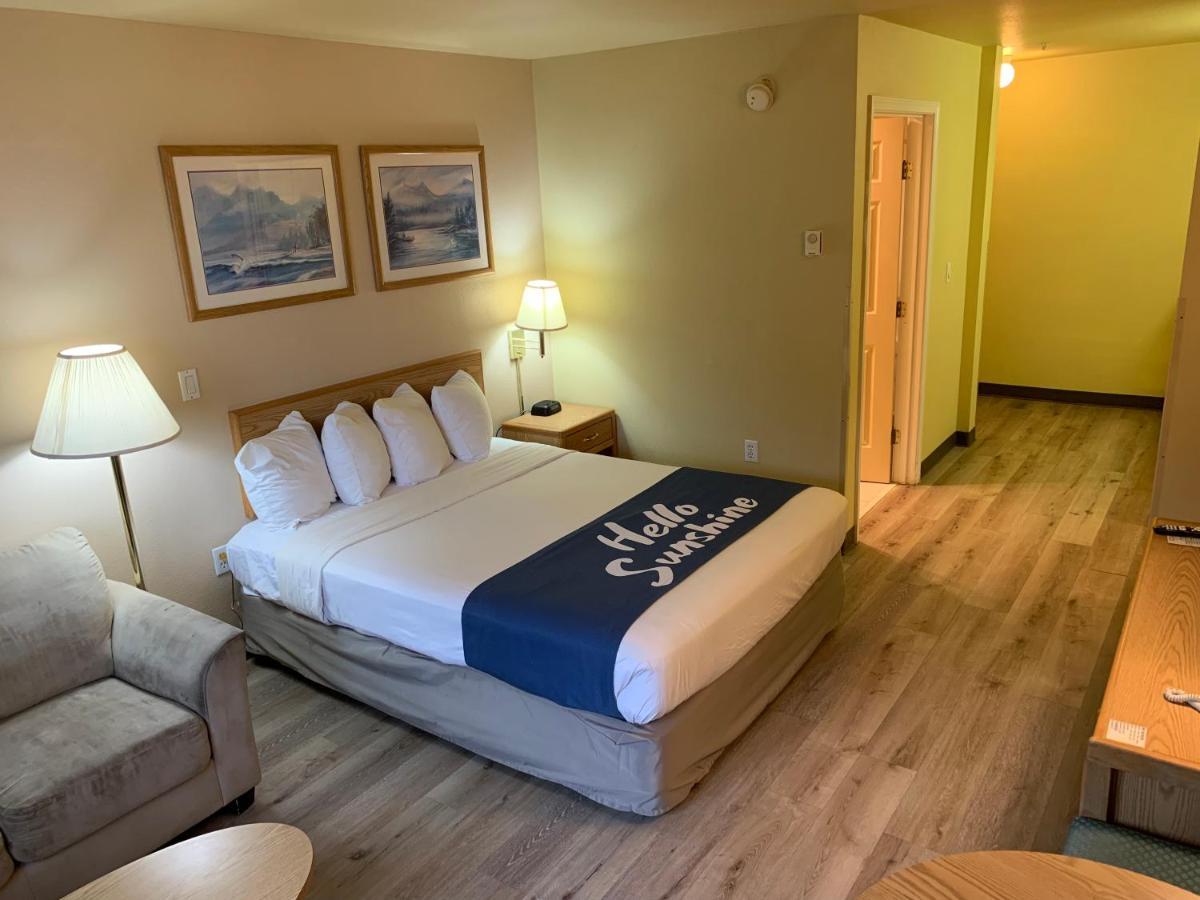 Days Inn By Wyndham Оушън Шорс Екстериор снимка
