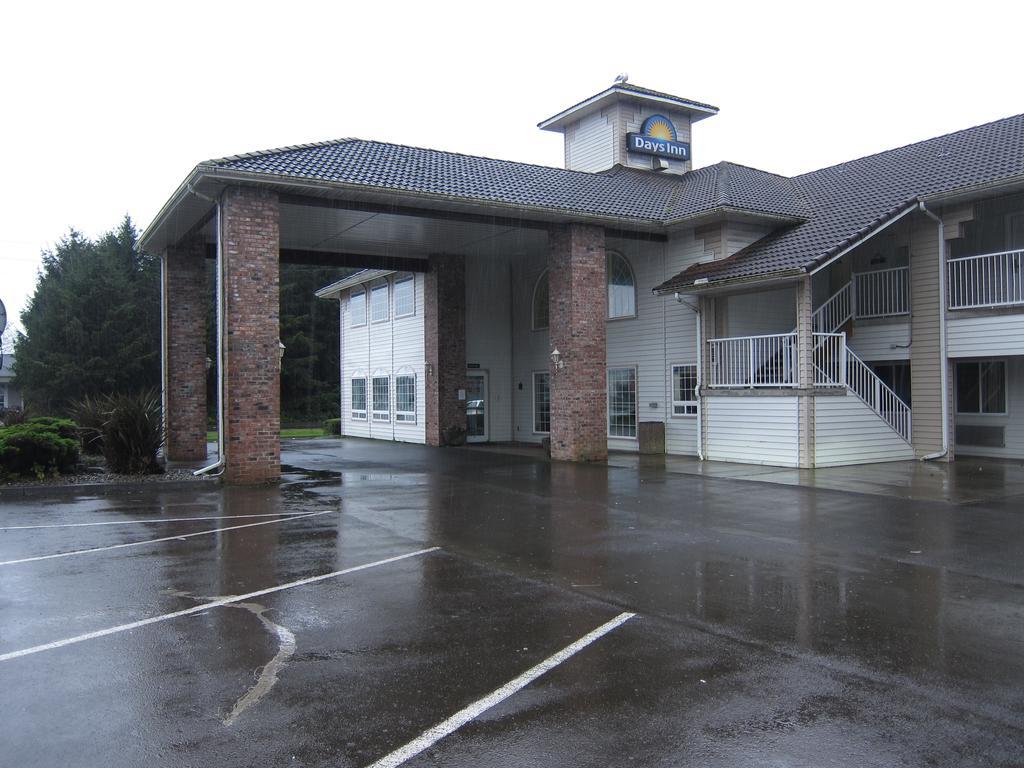 Days Inn By Wyndham Оушън Шорс Екстериор снимка
