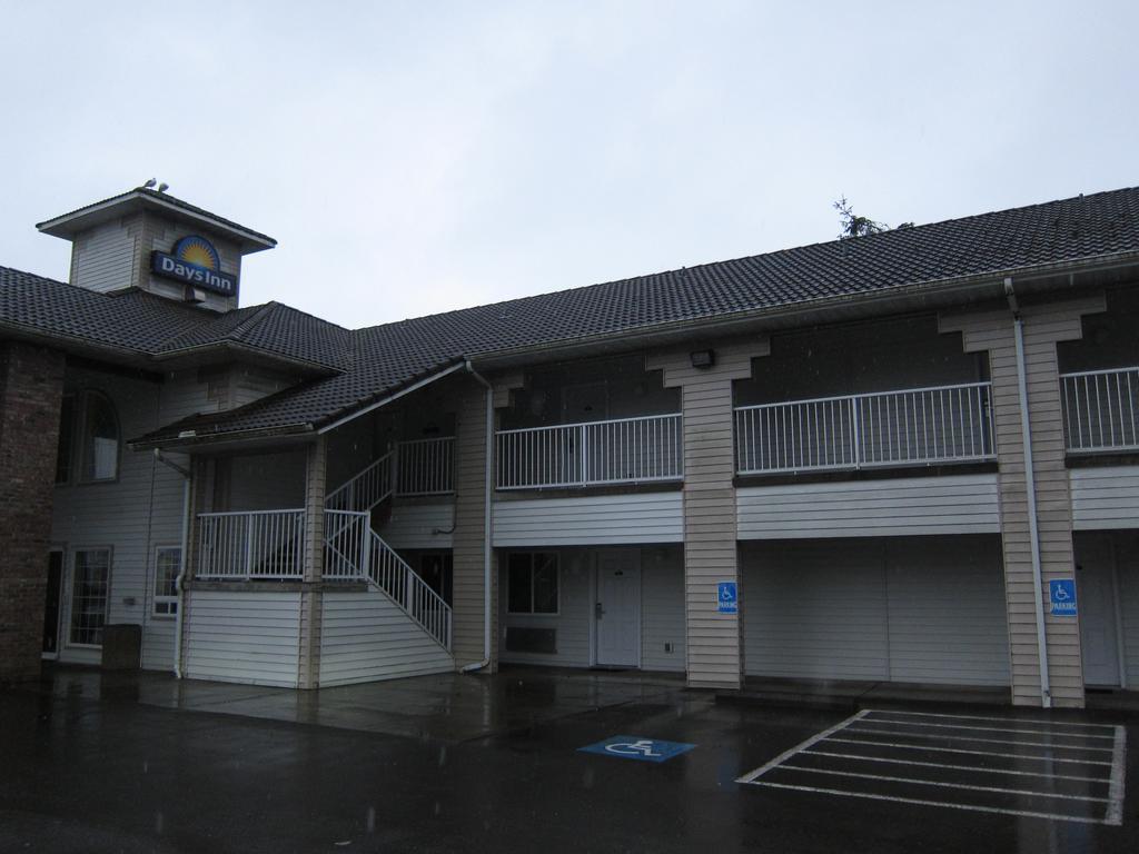 Days Inn By Wyndham Оушън Шорс Екстериор снимка